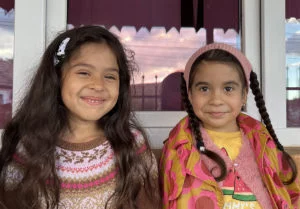 Image of two Roma girls