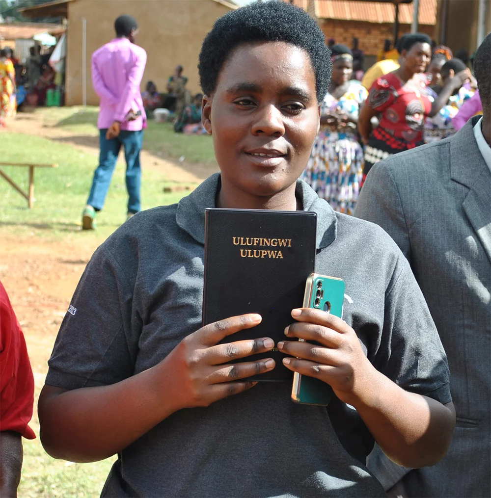 Image of a woman with the Nyiha New Testament