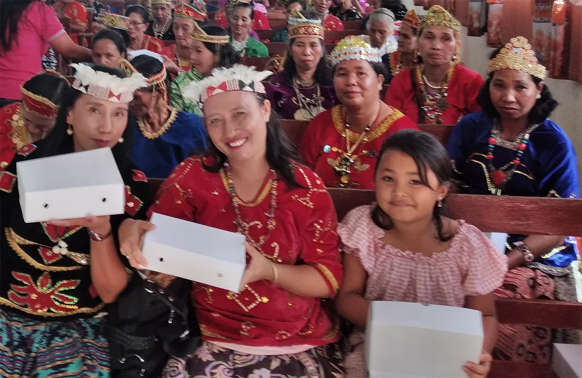 Image of Tado women in Indonesia with their copies of the Tado New Testament