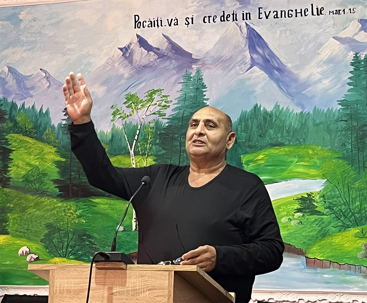 Image of a Roma pastor preaching in a Roma church in Romania