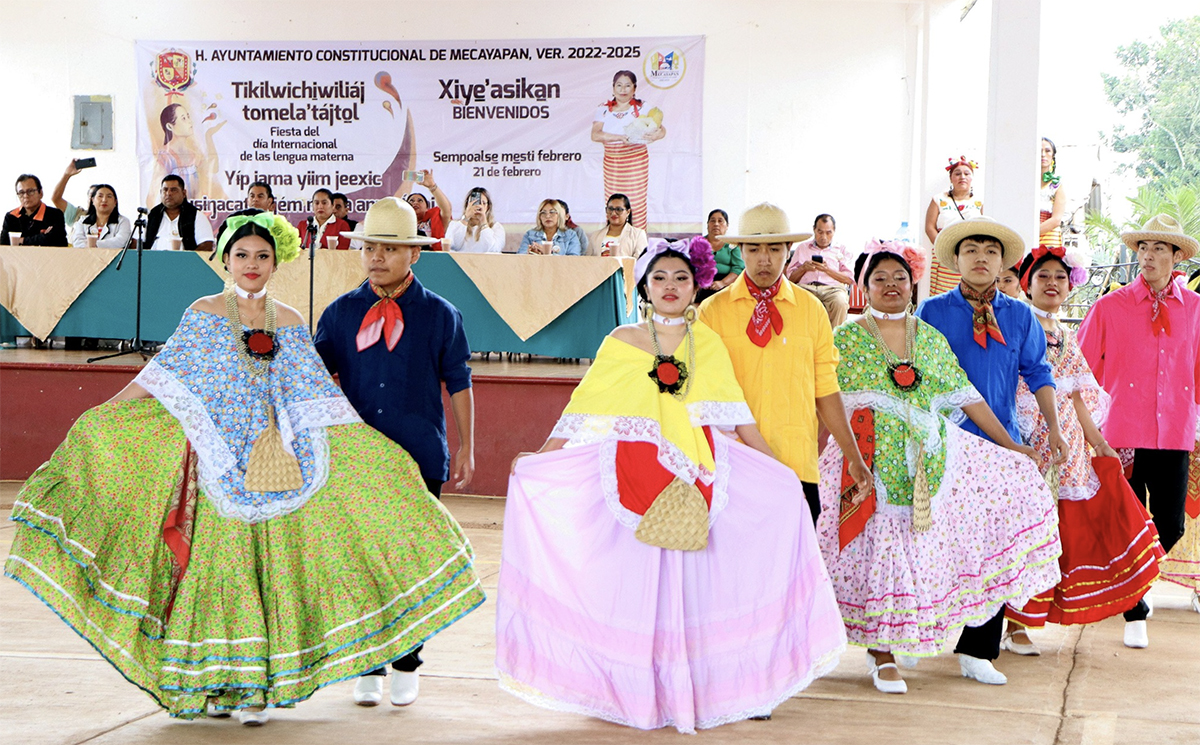 Image of Nahuatl young people dancing at the International Mother Language Day celebration in Mexico